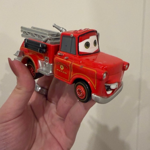 Tomica Disney Pixar Cars Toon Rescue Squad Mater C-35 Tow Mater - Picture 2 of 4